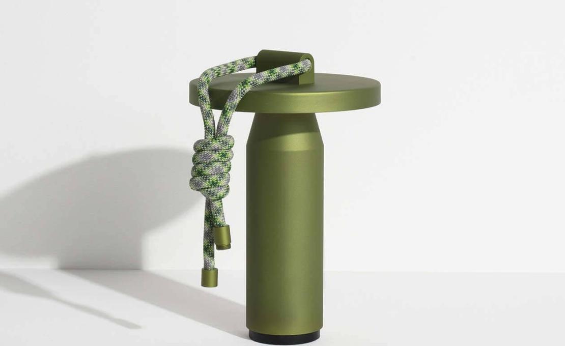 Настольная лампа от фабрики Petite Friture модель L0860