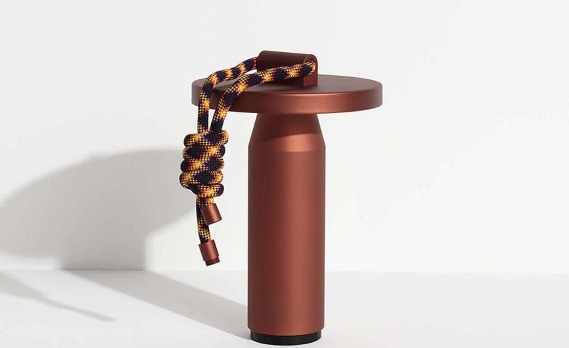 Настольная лампа от фабрики Petite Friture модель L0860