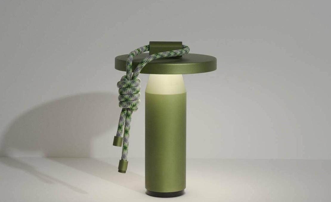 Настольная лампа от фабрики Petite Friture модель L0860