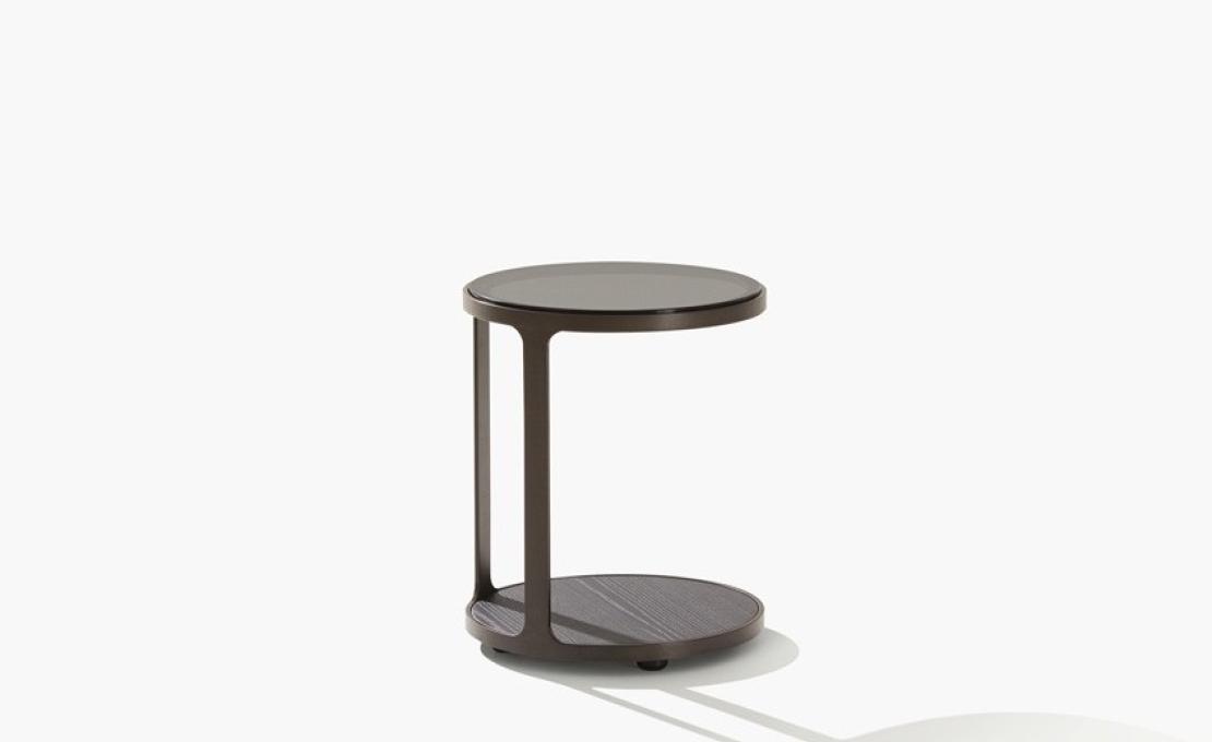 Журнальный столик от фабрики Poliform модель Creek 