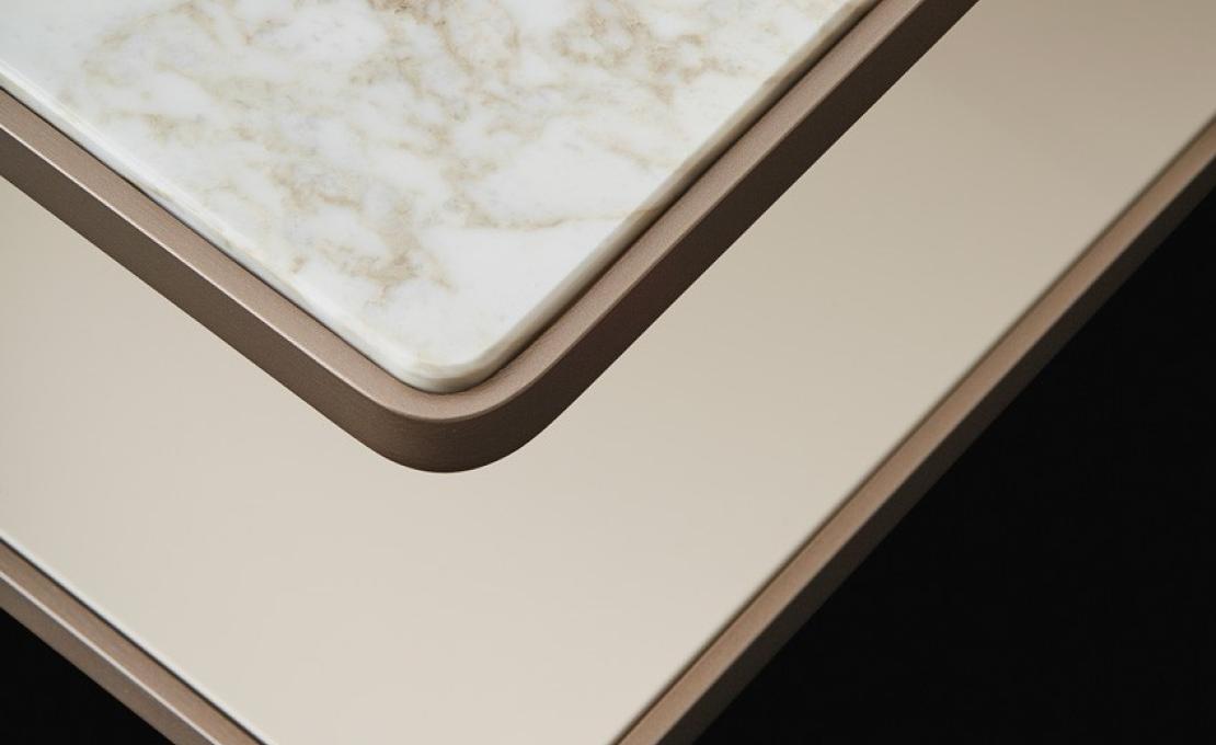 Журнальный столик от фабрики Poliform модель Creek 