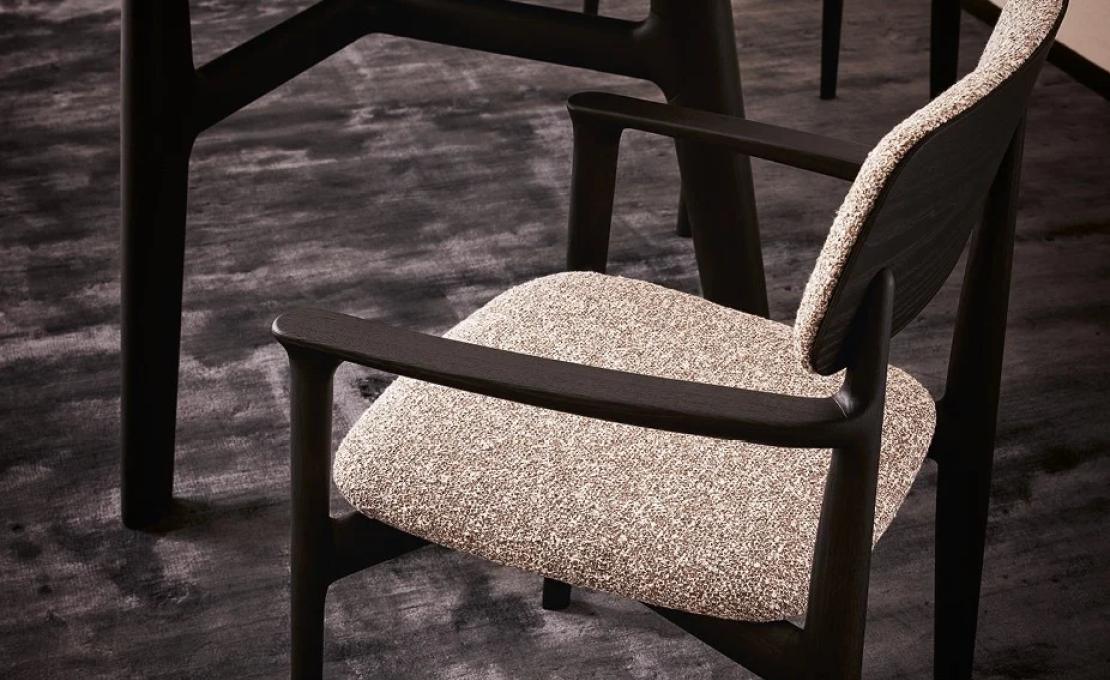 Стул от фабрики Poliform модель Curve 