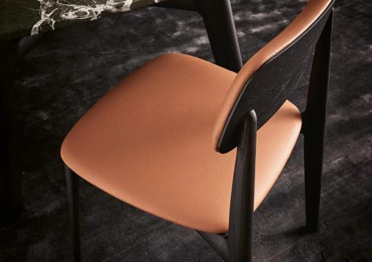 Стул от фабрики Poliform модель Curve 