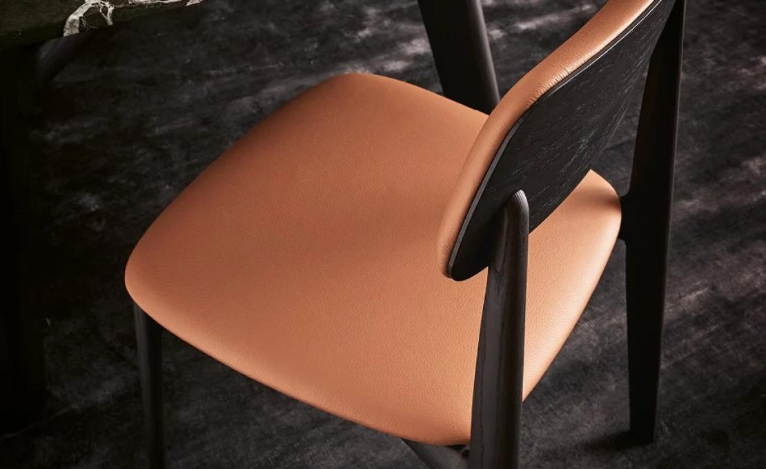 Стул от фабрики Poliform модель Curve 