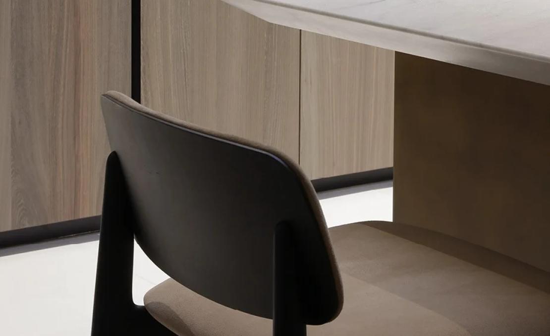 Барный стул от фабрики Poliform модель CURVE 