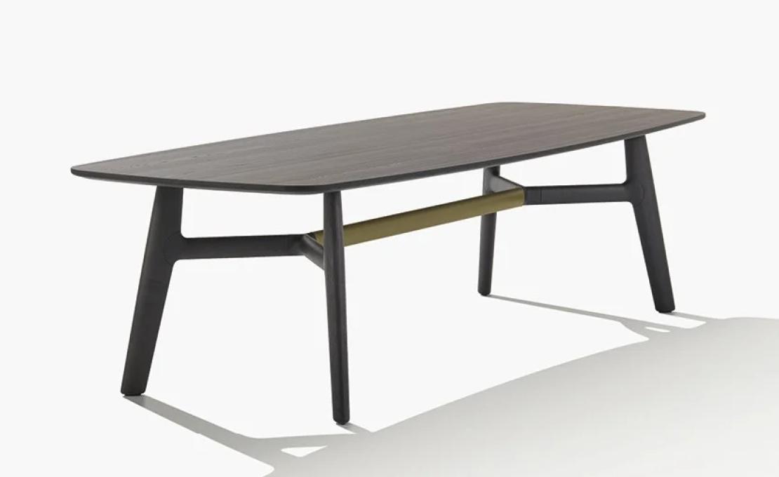 Стол от фабрики Poliform модель CVTG2 Curve Table