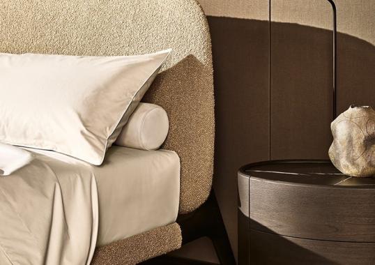 Кровать от фабрики Poliform модель Curve Bed