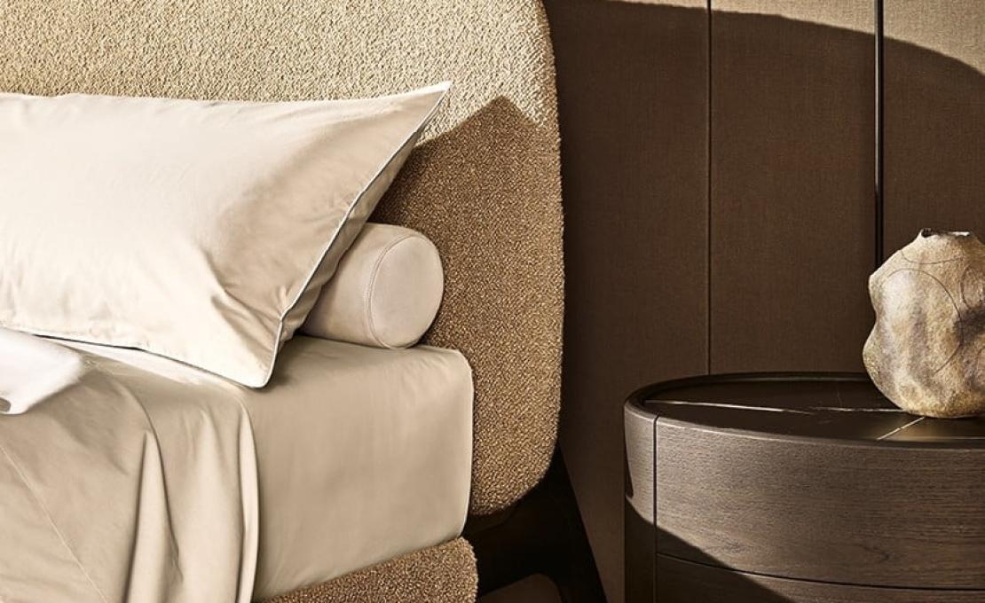 Кровать от фабрики Poliform модель Curve Bed