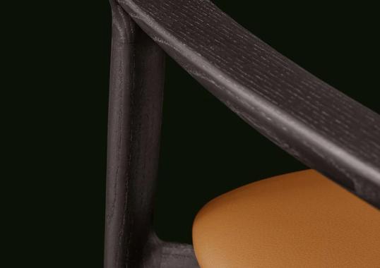 Стул от фабрики Poliform модель Curve 