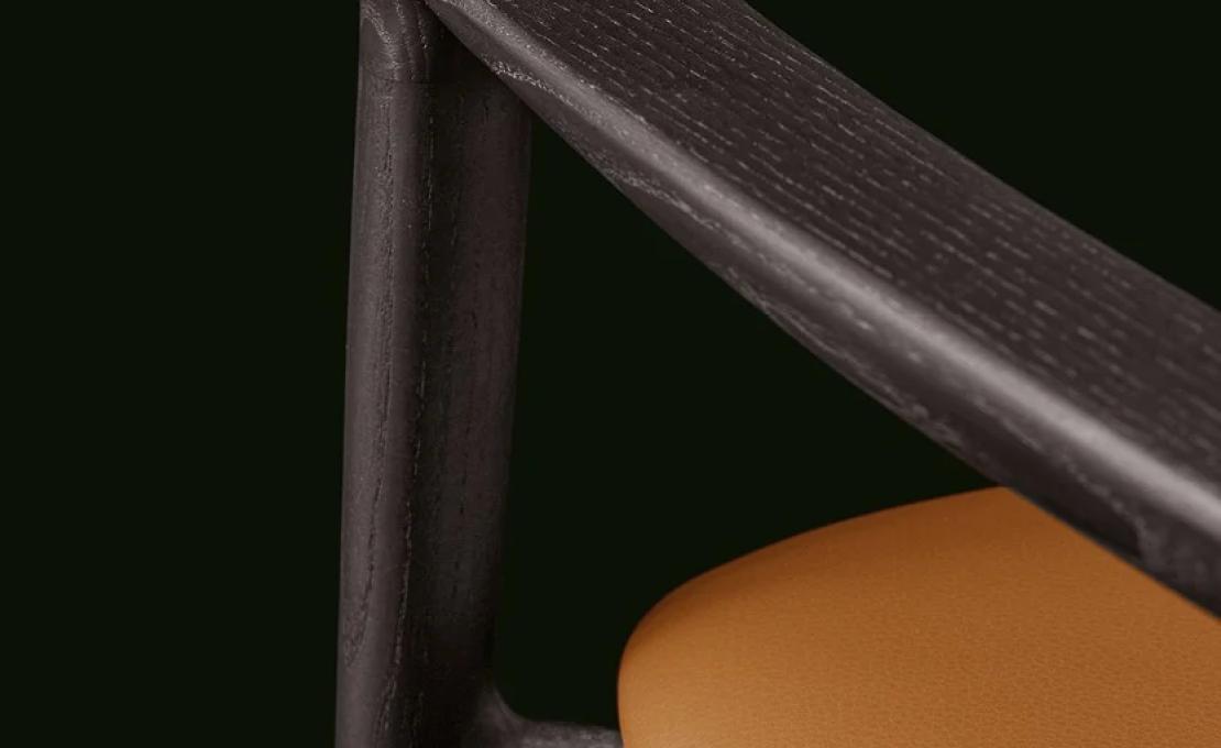 Стул от фабрики Poliform модель Curve 