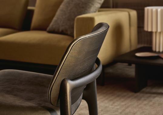 Кресло от фабрики Poliform модель Curve Arm 