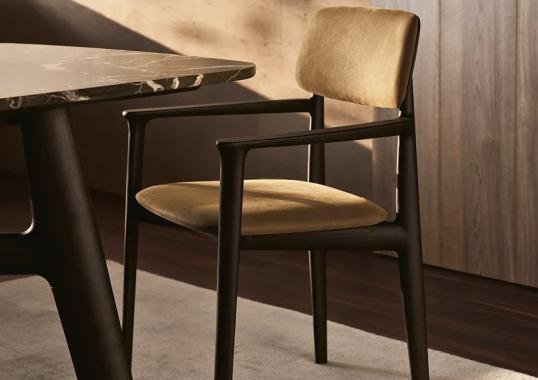 Стул от фабрики Poliform модель Curve 