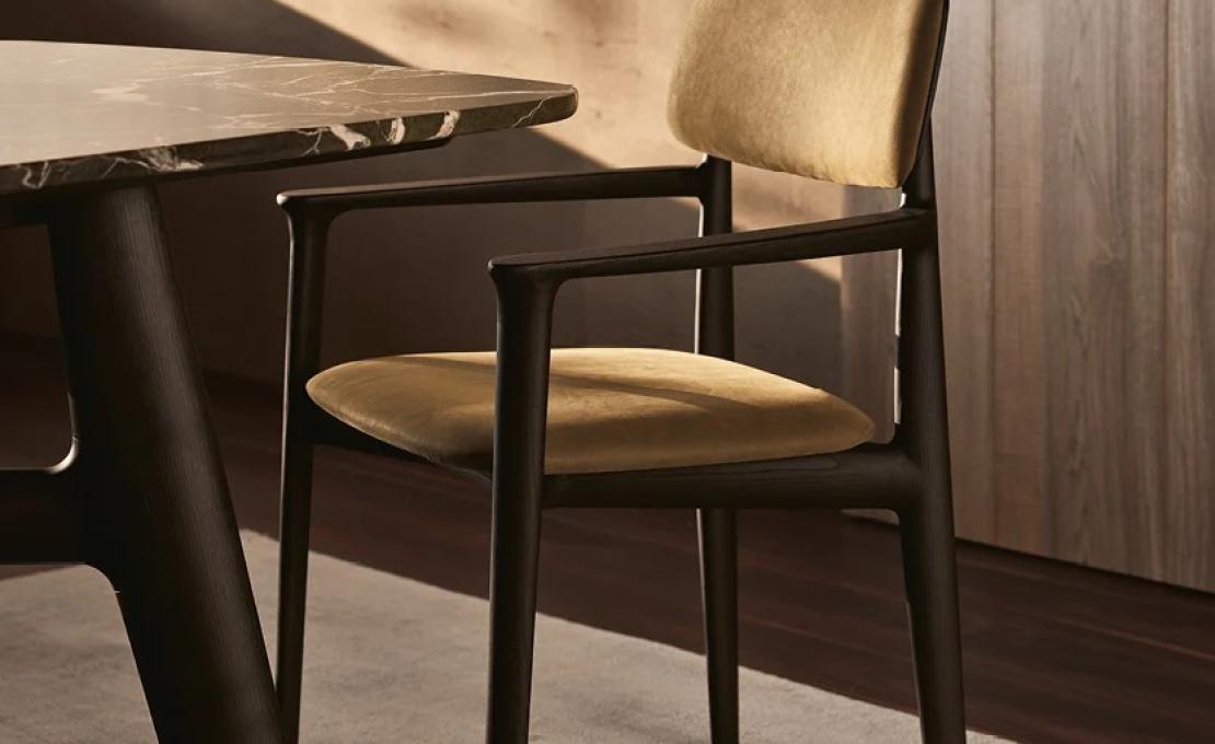 Стул от фабрики Poliform модель Curve 