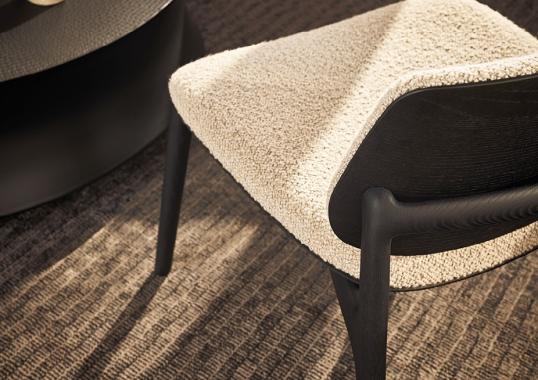 Кресло от фабрики Poliform модель Curve Arm 