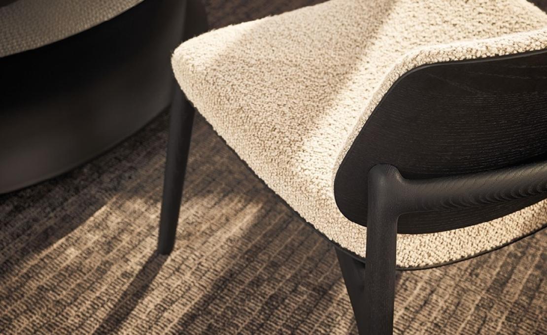 Кресло от фабрики Poliform модель Curve Arm 