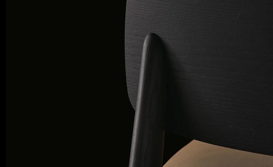 Барный стул от фабрики Poliform модель CURVE 