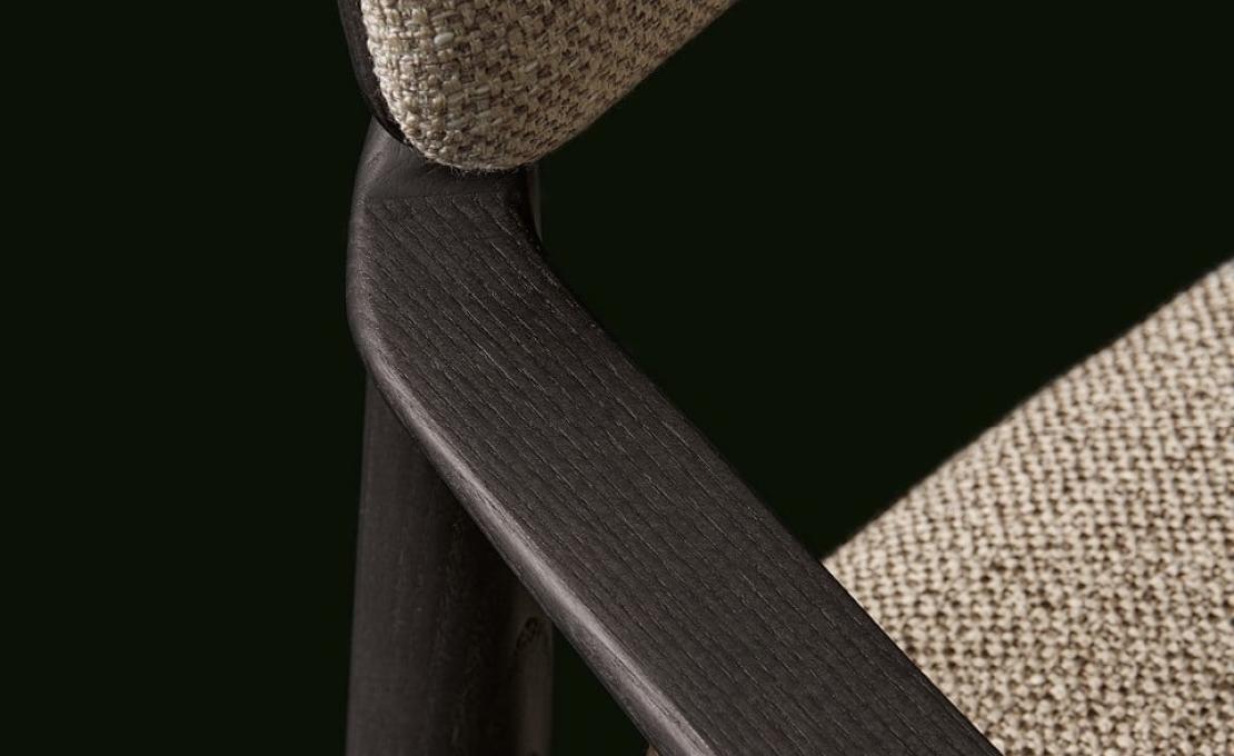 Стул от фабрики Poliform модель Curve 