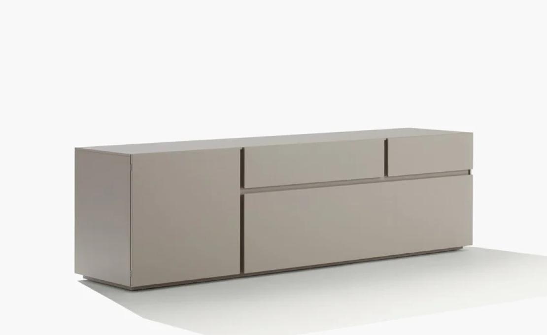 Сервант от фабрики Poliform модель Free Sideboard 