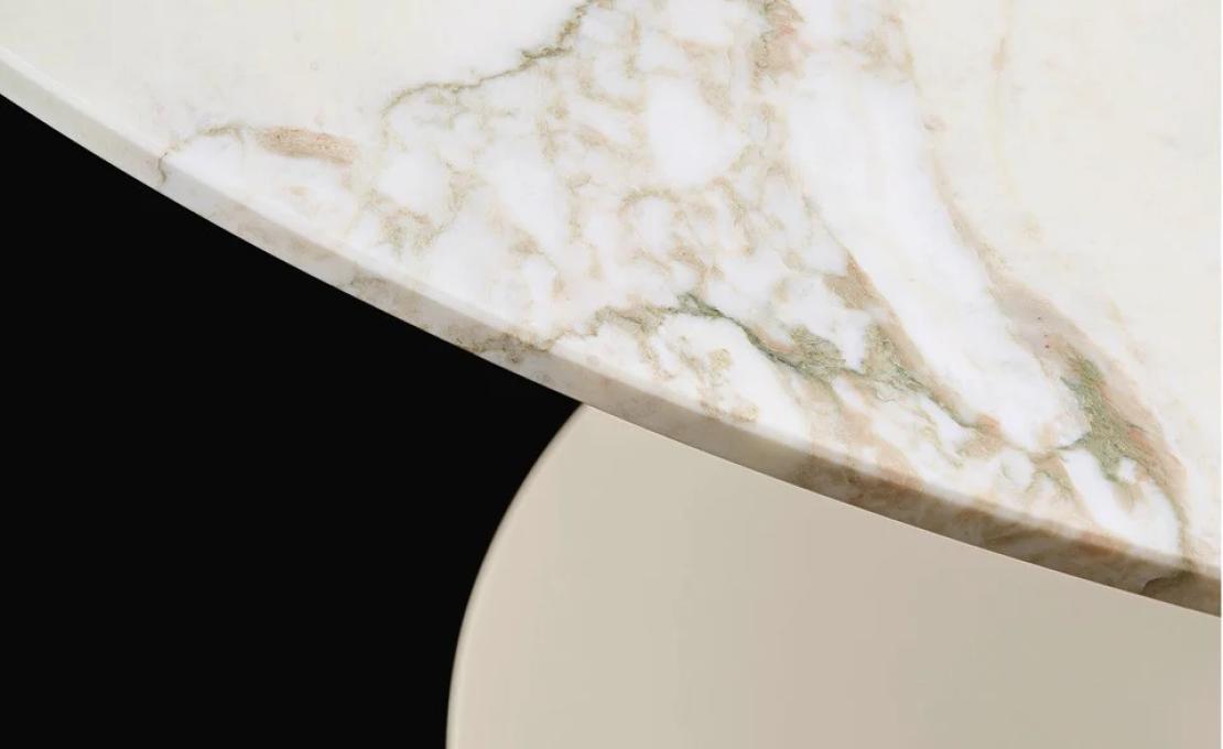 Стол от фабрики Poliform модель Flute Table with Marble Top