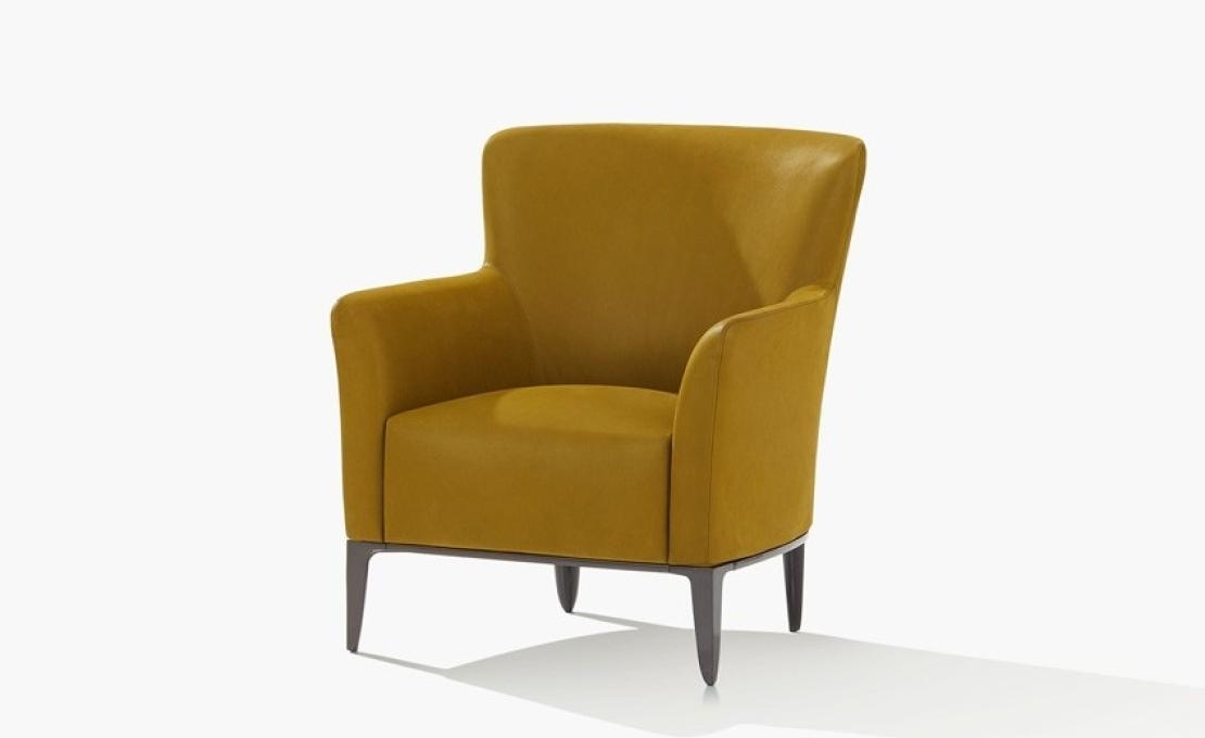 Кресло от фабрики Poliform модель Gentleman Arm