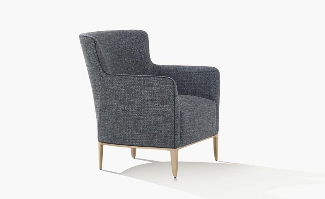 Кресло от фабрики Poliform модель Gentleman Arm