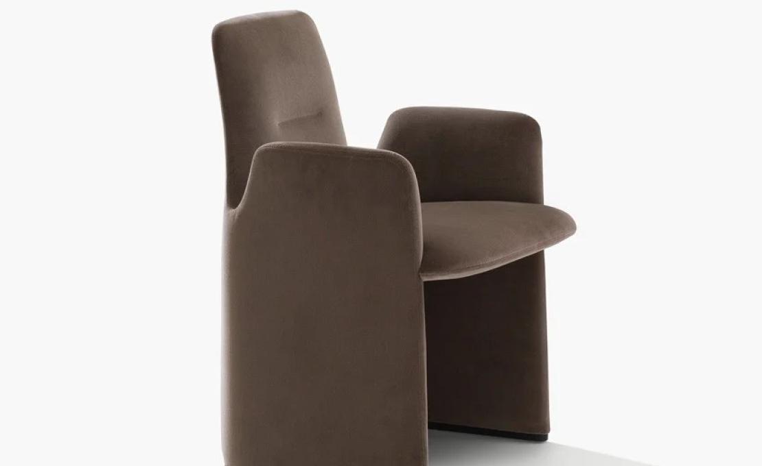 Стул от фабрики Poliform модель Guest  Poliform