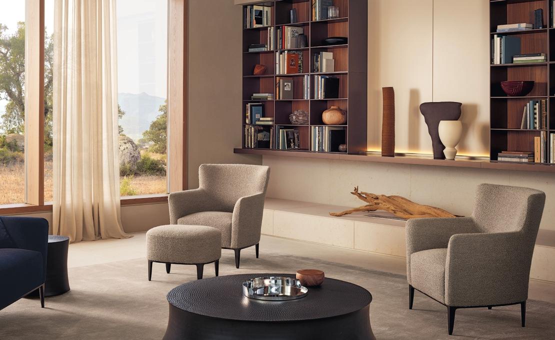 Кресло от фабрики Poliform модель Gentleman Arm