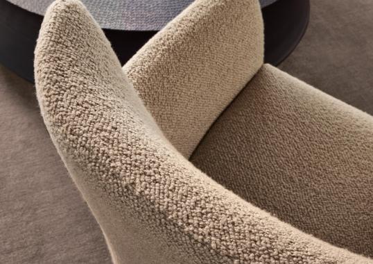 Кресло от фабрики Poliform модель Gentleman Arm