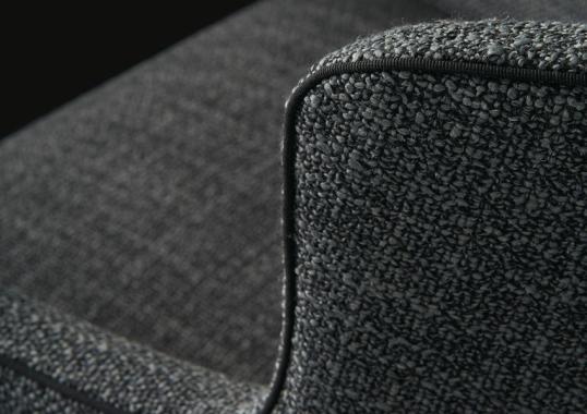 Кресло от фабрики Poliform модель Gentleman Arm