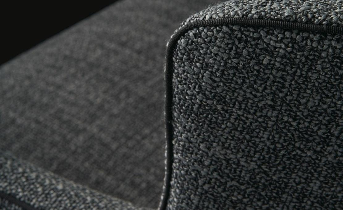 Кресло от фабрики Poliform модель Gentleman Arm