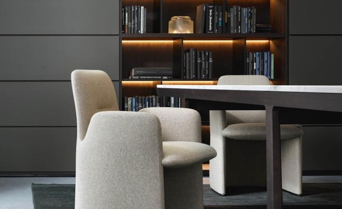 Стул от фабрики Poliform модель Guest  Poliform