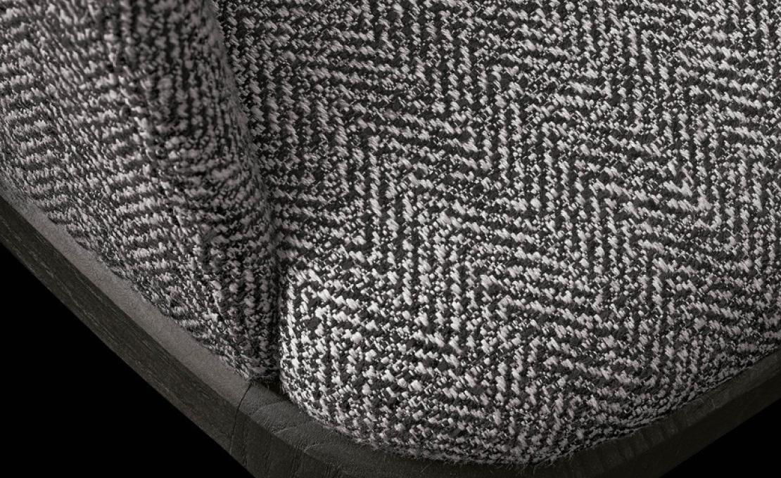 Стул от фабрики Poliform модель Grace  With Armrest 