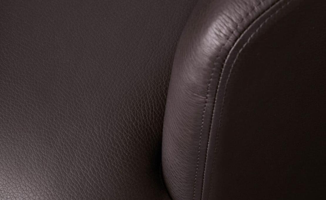 Стул от фабрики Poliform модель Guest  Poliform