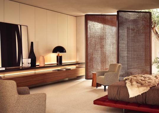 Кресло от фабрики Poliform модель Gentleman Arm