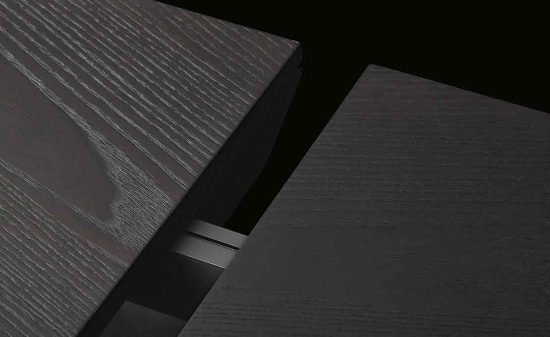 Стол от фабрики Poliform модель THY240A