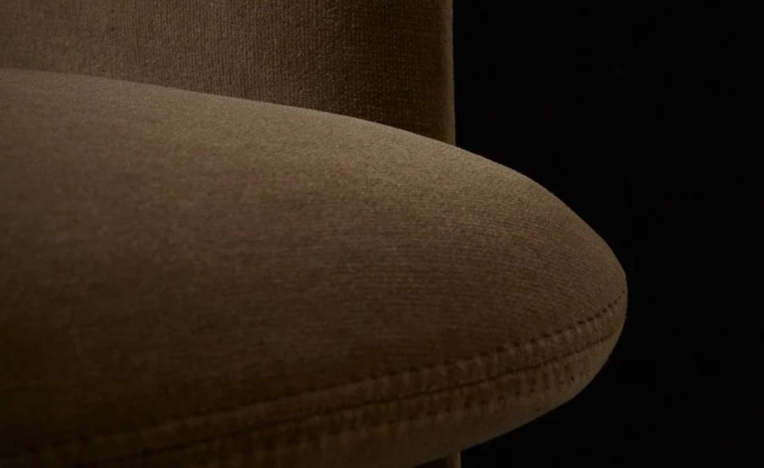 Стул от фабрики Poliform модель Guest  Poliform