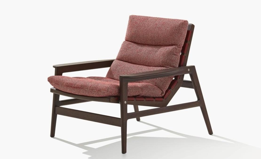 Кресло от фабрики Poliform модель Ipanema Arm LeatherStrap