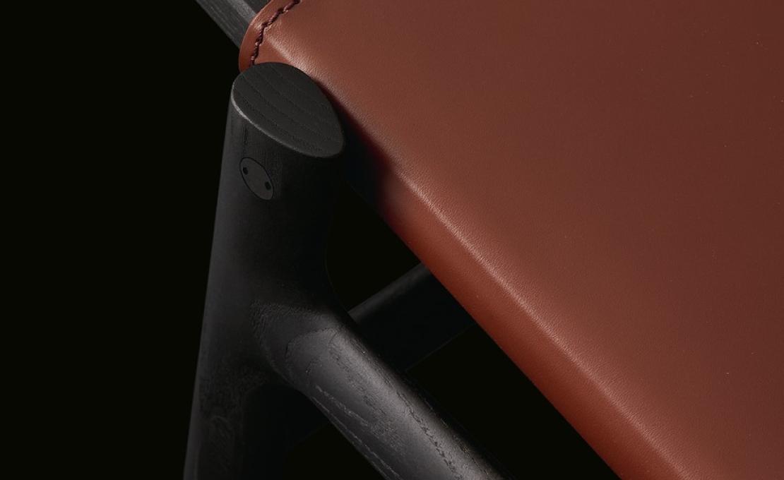 Стул от фабрики Poliform модель IPANEMA CUOIO 