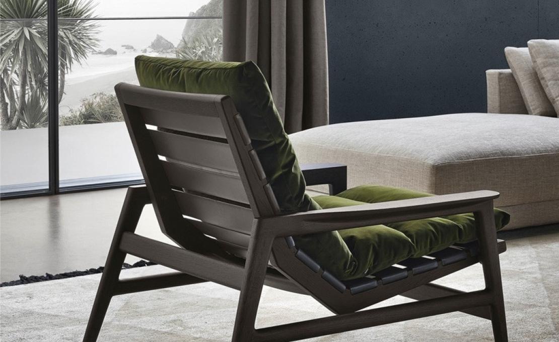 Кресло от фабрики Poliform модель Ipanema Arm LeatherStrap