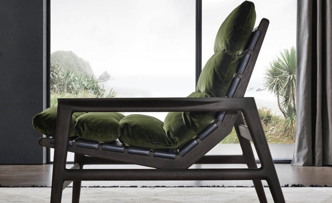 Кресло от фабрики Poliform модель Ipanema Arm LeatherStrap