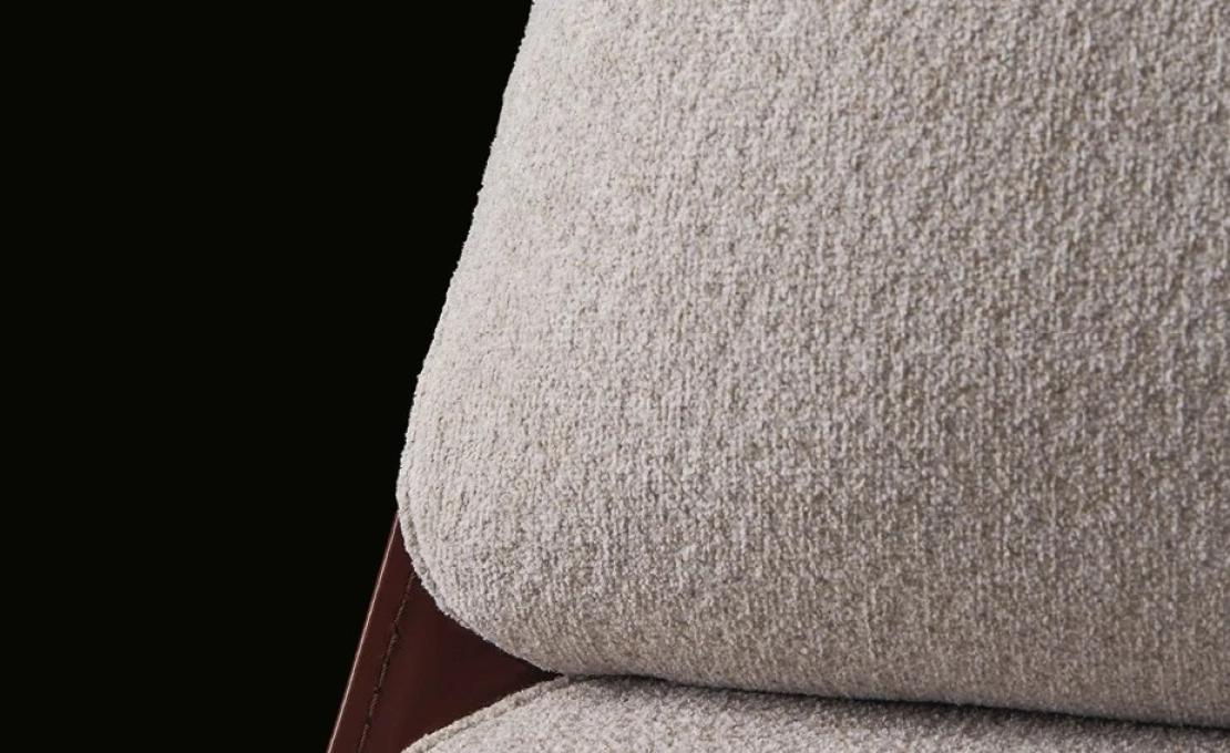 Кресло от фабрики Poliform модель KAORI LOUNGE ARM