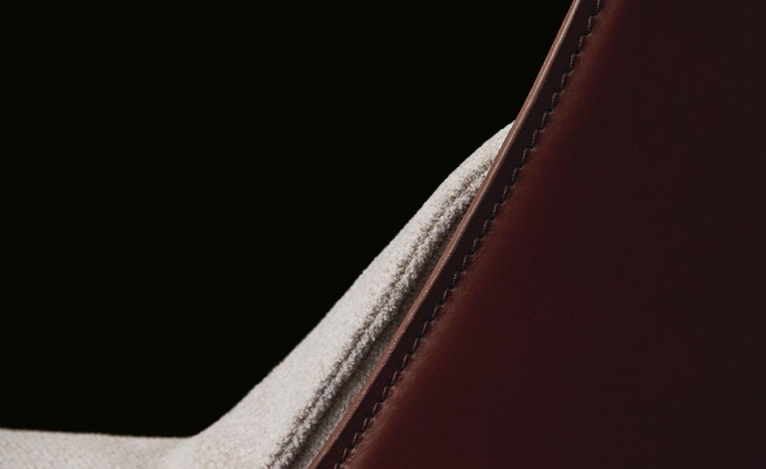 Кресло от фабрики Poliform модель KAORI LOUNGE ARM