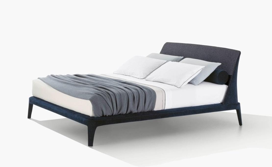Кровать от фабрики Poliform модель Kelly Imbottito Bed