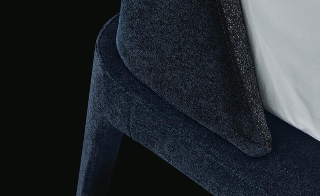 Кровать от фабрики Poliform модель Kelly Imbottito Bed