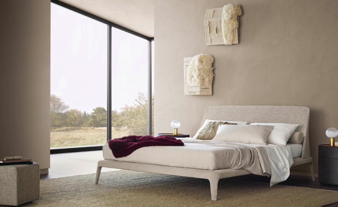 Кровать от фабрики Poliform модель Kelly Imbottito Bed