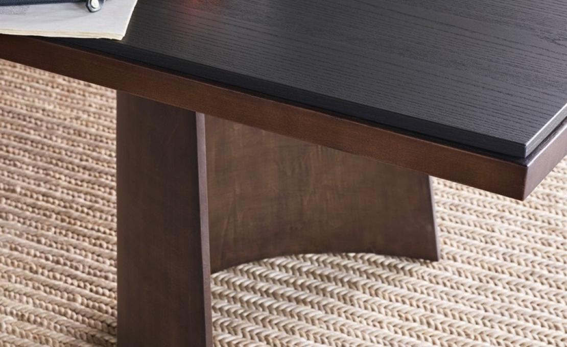 Стол от фабрики Poliform модель Kensington Table