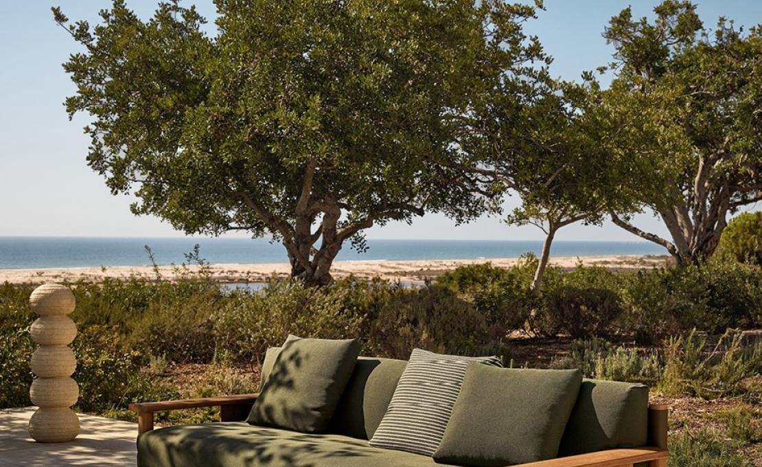 Уличный диван от фабрики Poliform модель KETCH SOFA