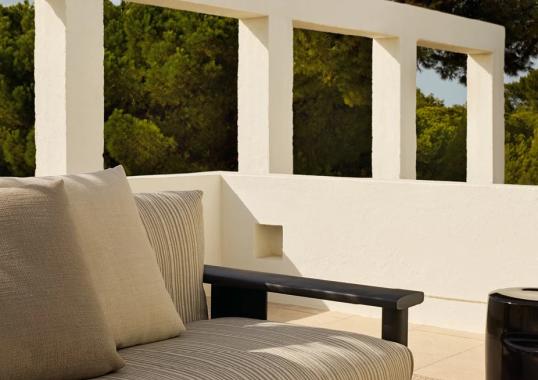 Уличный диван от фабрики Poliform модель KETCH SOFA