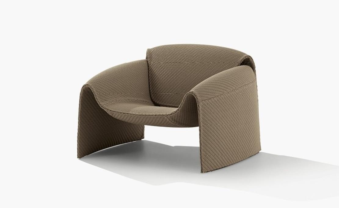 Уличное кресло от фабрики Poliform модель LE CLUB OUTDOOR ARM