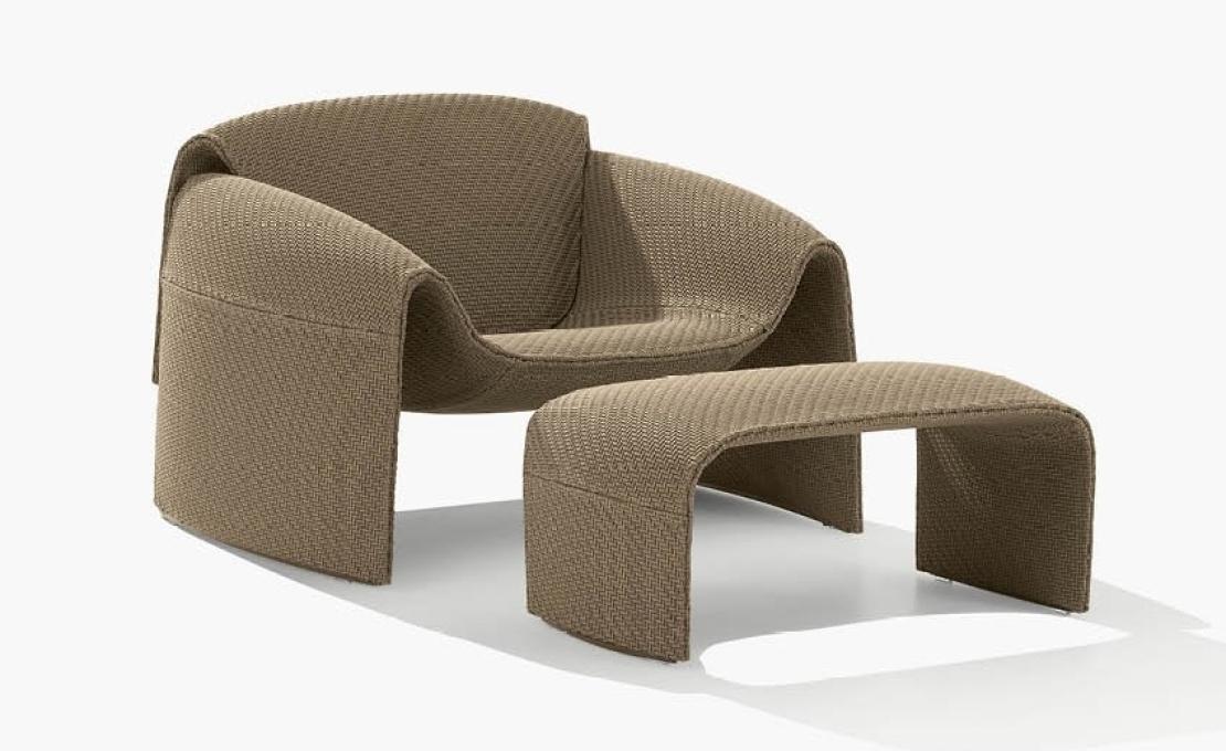 Уличное кресло от фабрики Poliform модель LE CLUB OUTDOOR ARM